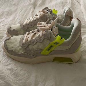 Woman’s Jordan MA2 ‘Pale Ivory Volt’